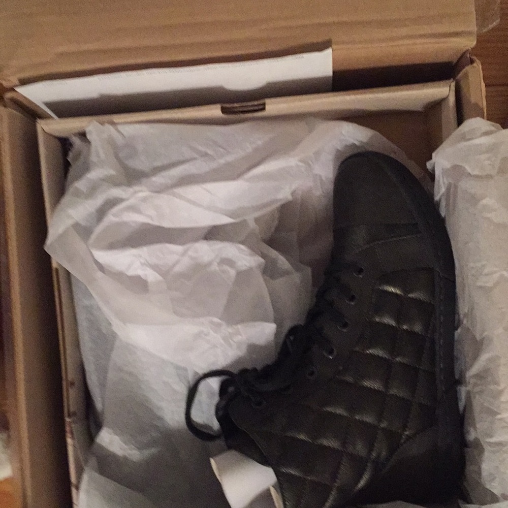 Born boots